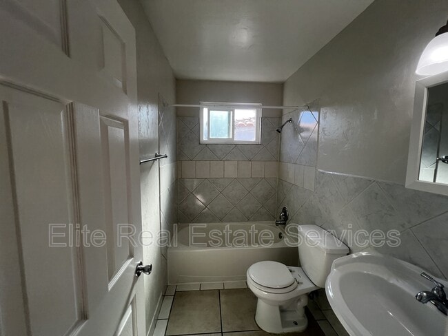 Building Photo - 887 Hawaii Ave