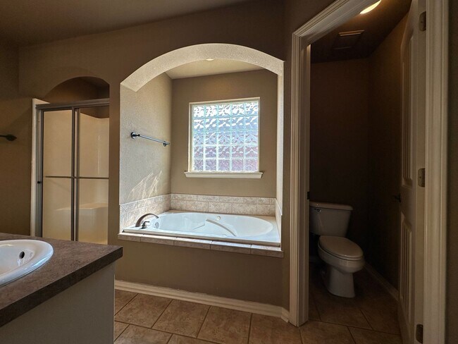 Building Photo - Spacious Elegance: Your Dream 3 Bed, 2 Bath Home with a Cozy Fireplace and 2-Car Garage!