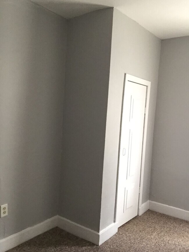 Building Photo - 110 W Walnut St