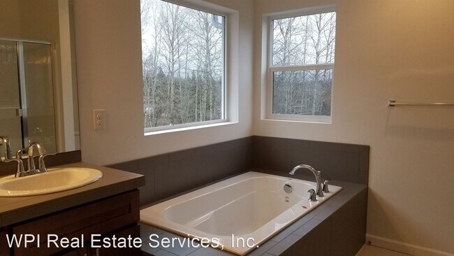 Building Photo - 4 br, 2.5 bath House - 4617 31st Ave SE Un...