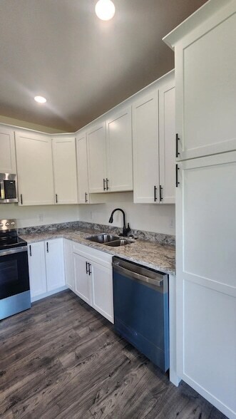 Building Photo - 929 Olympic Ct