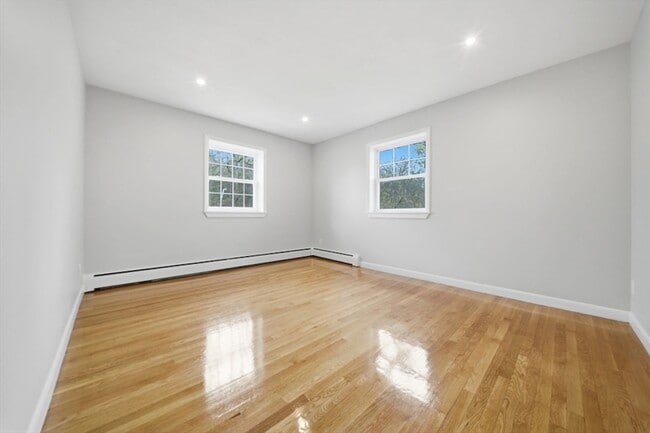 Building Photo - 11 Schubert St