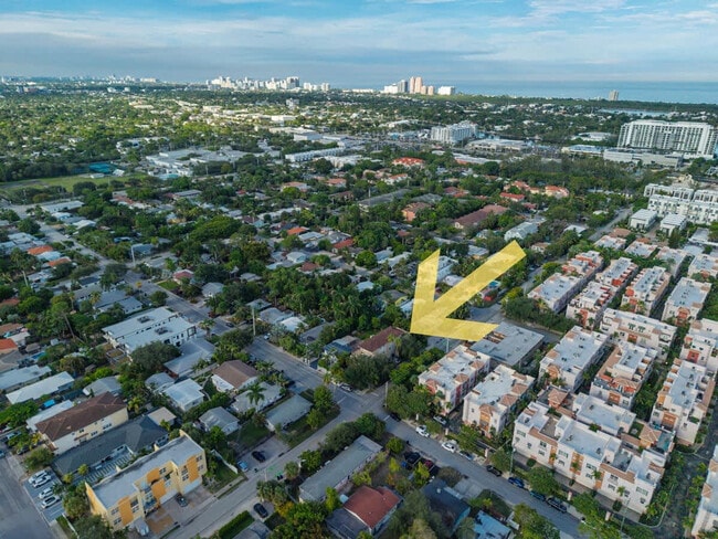 Building Photo - 1705 NE 11th St