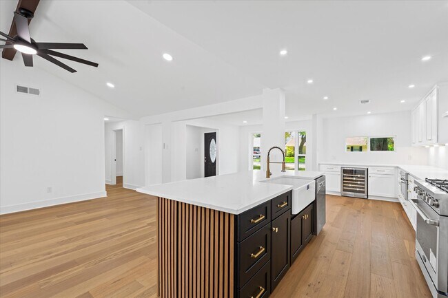 Building Photo - 10730 Wickersham Ln