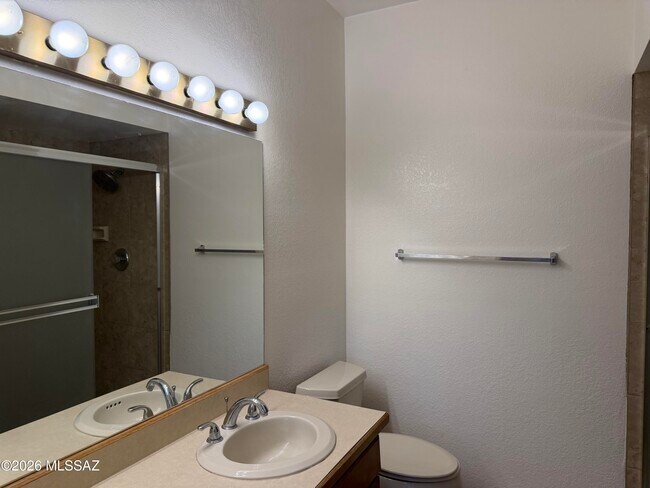 Building Photo - 5750 N Camino Esplendora