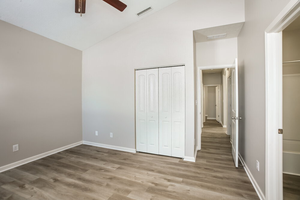 Building Photo - 3400 Roundlake Lane