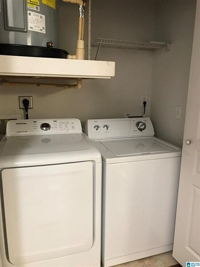 Building Photo - Wonderful 1 bedroom, 1 bathroom studio unit in the heart of the UAB Medical District