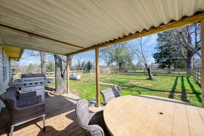 Building Photo - 1232 Co Rd 1805