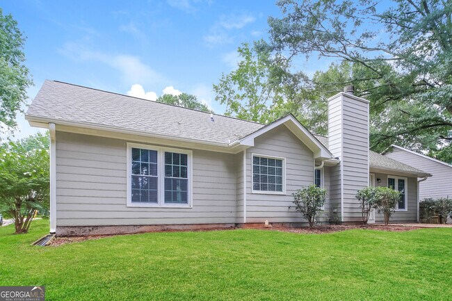 Building Photo - 420 Rosehill Dr