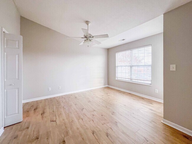 Building Photo - 2-Bedroom + office Condo Retreat with Pool Access