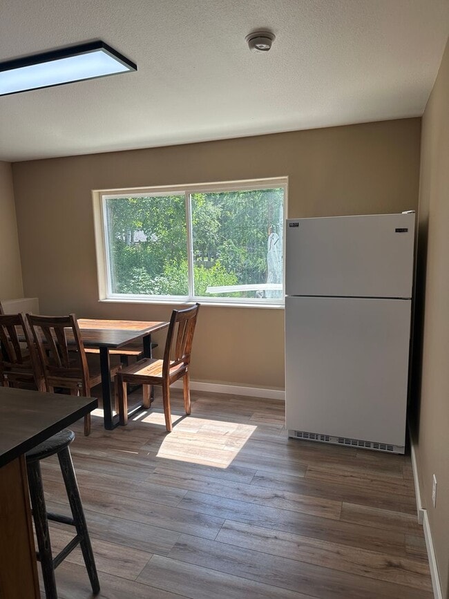 Building Photo - Ranch Living! Large 2 Bedroom/2 Bath