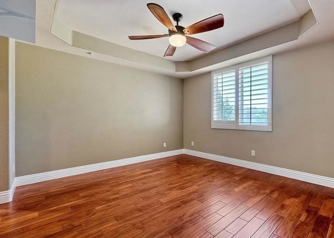 Building Photo - Three Story Townhome Overlooking Singing H...