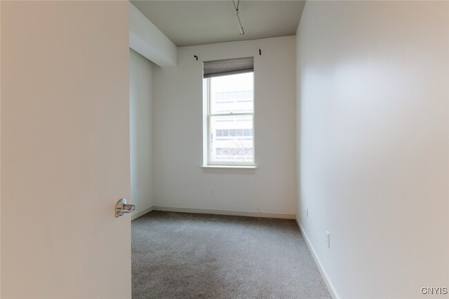 Building Photo - 208 W Water St