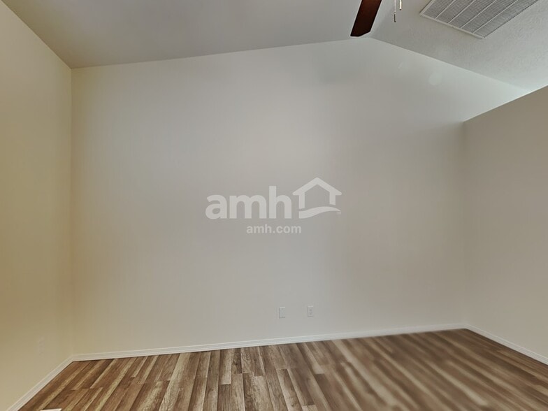 Building Photo - 16605 Sadie Ave