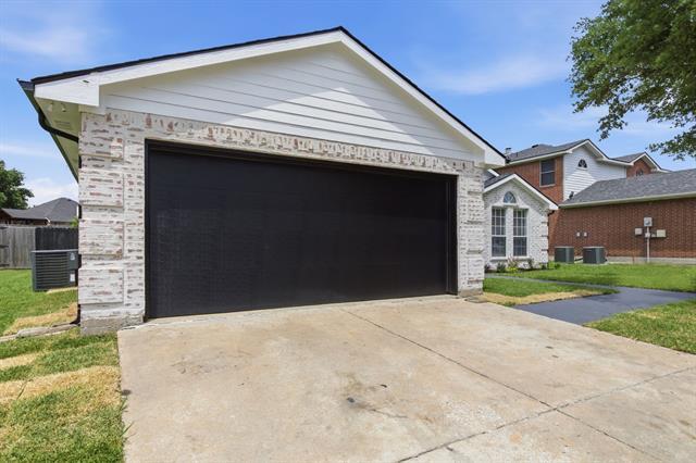 Building Photo - 1006 Lake Dallas Dr