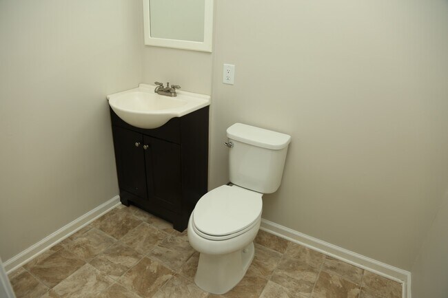Building Photo - 3 Bedroom Townhouse in Minor Hill