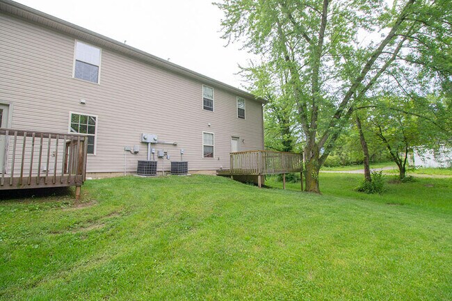 Building Photo - 2119 N Ballenger Ln