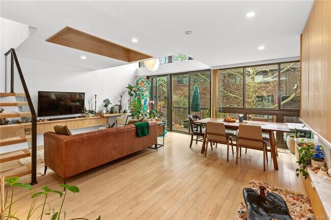 Building Photo - 150 N Bedford Rd