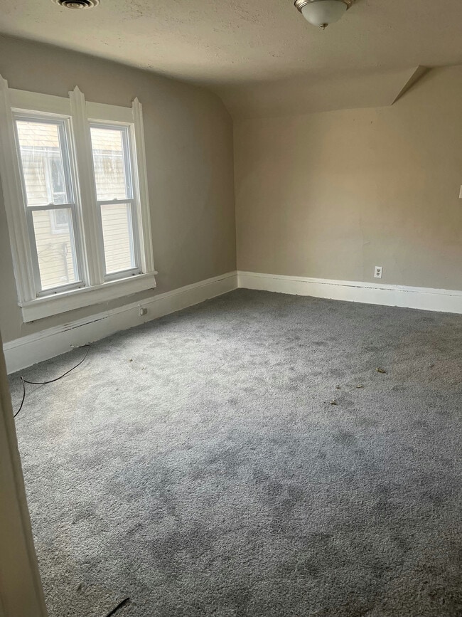 Building Photo - 8220 Sowinski Ave