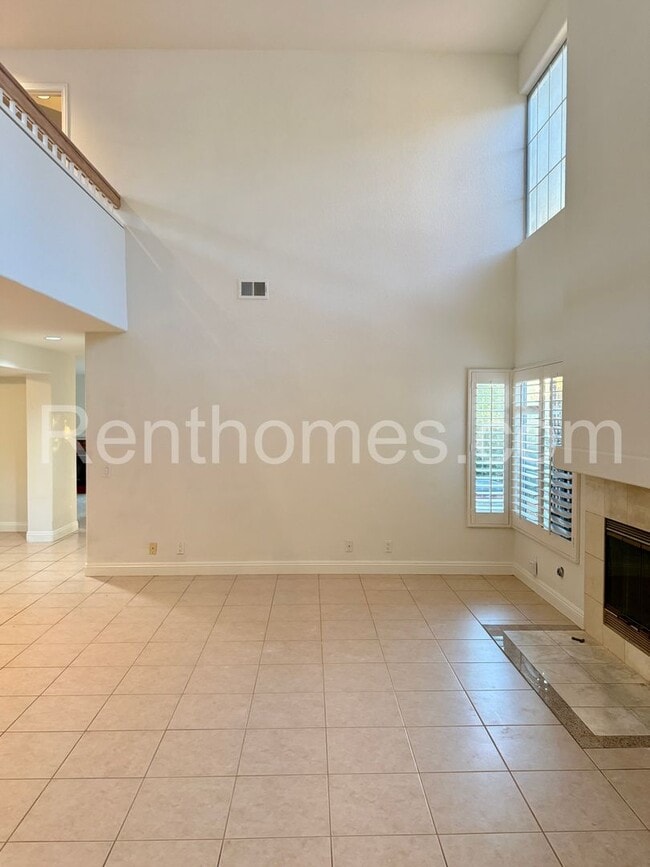 Building Photo - 11858 Caminito Corriente