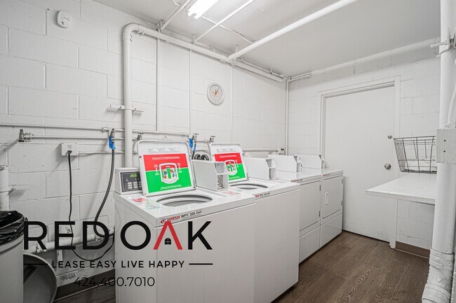 Building Photo - 13444 Moorpark St