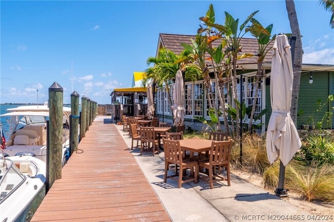 Building Photo - 1528 NE Outrigger Landings Dr