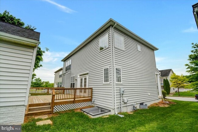 Building Photo - 240 Davis St