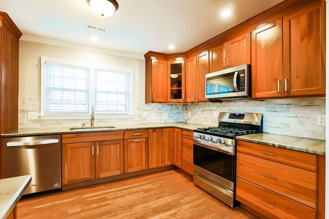 Building Photo - 3401 White Oak Rd