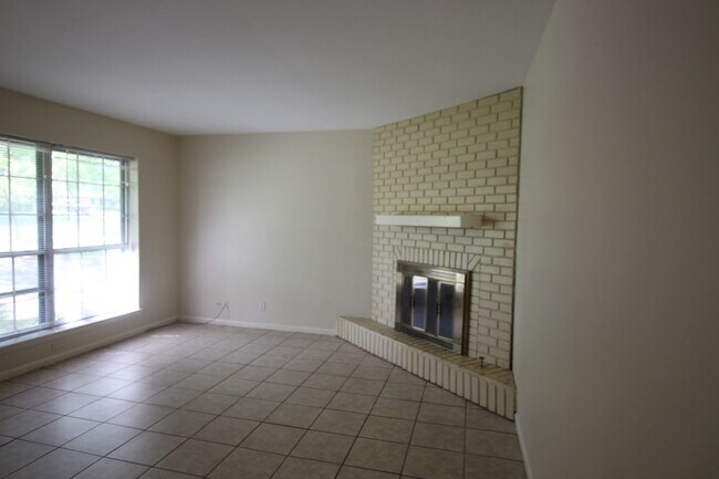 Building Photo - Coming Soon: 3 Bedroom, 1 Bathroom home in Tyler!