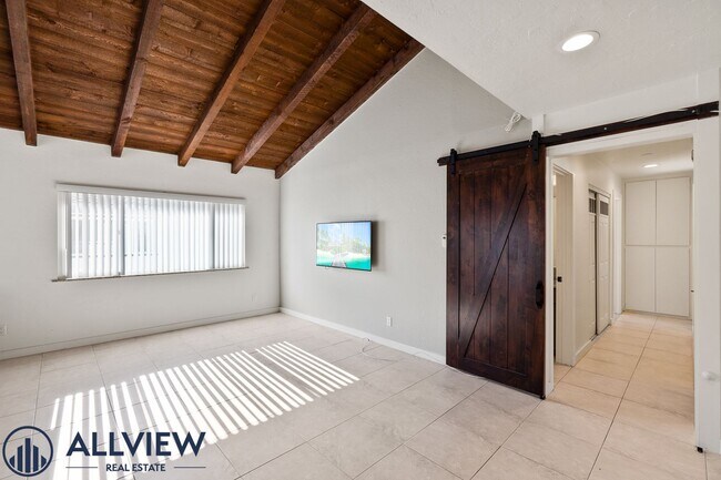 Building Photo - Highly upgraded 3 bed 2 bath condo availab...