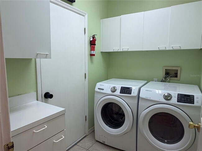 Building Photo - 10237 Facet Ct