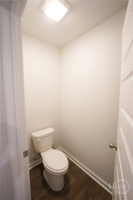 Building Photo - 112 Windrush Pnes