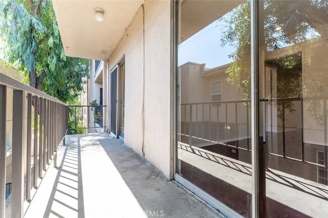 Building Photo - 15344 Weddington St