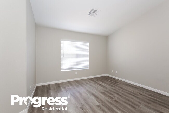 Building Photo - 5536 Cloudy Glen St