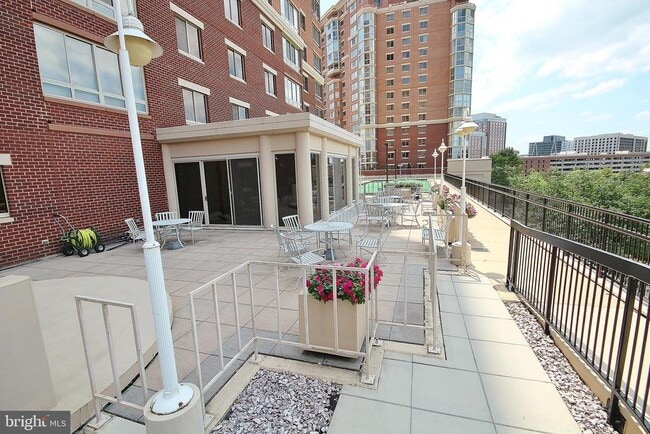 Building Photo - 2151 Jamieson Ave