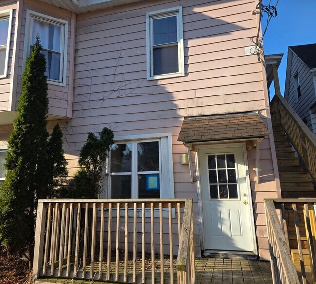 Building Photo - 545 Prescott Ave