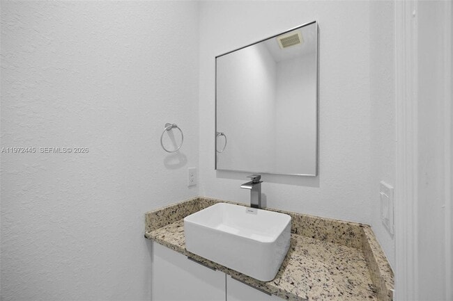 Building Photo - 1923 Sunniland Blvd