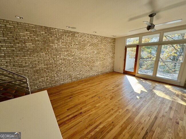 Building Photo - 1327 Peachtree View NE