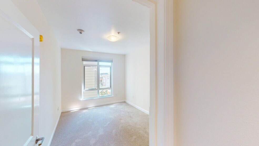 Building Photo - 423 7th St