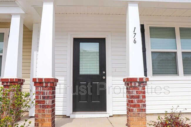 Building Photo - 176 Woodward Rd