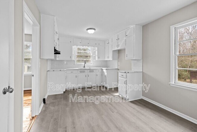 Building Photo - 1321 5 Mile Rd