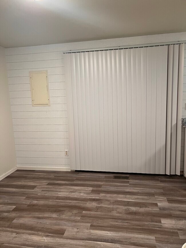 Building Photo - 7616 Mt Hood