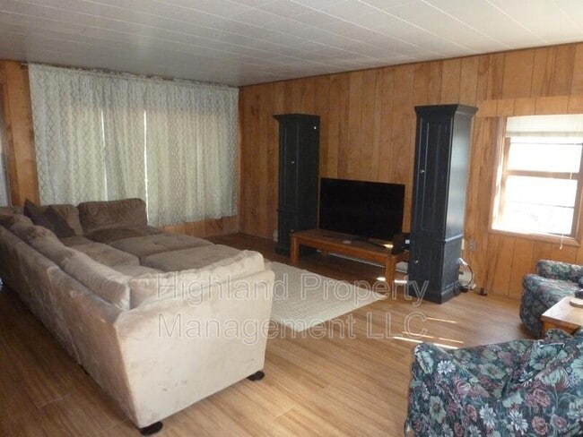 Building Photo - 1032 NE Monroe St