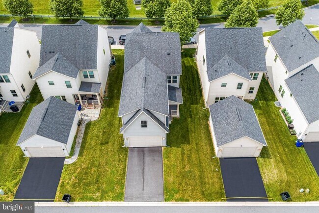 Building Photo - 5861 Oakdale Vlg Rd