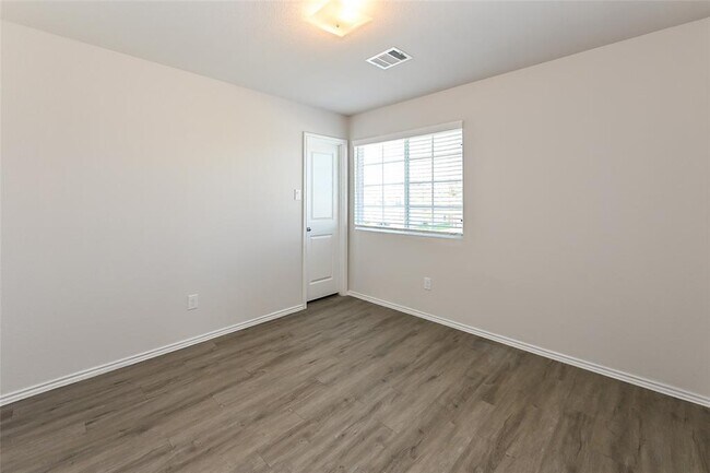 Building Photo - 8614 Doris Oaks Cir