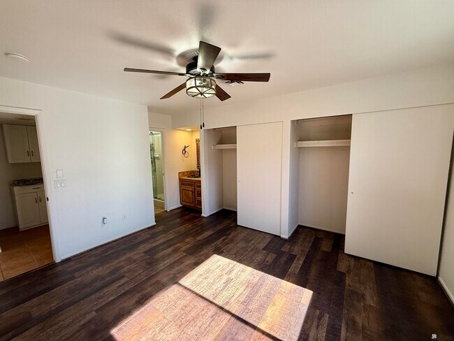 Building Photo - 11367 S Phoenix Dr