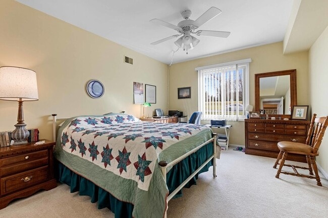 Building Photo - Beautiful, spacious, comfortable and safe Rockford Condo