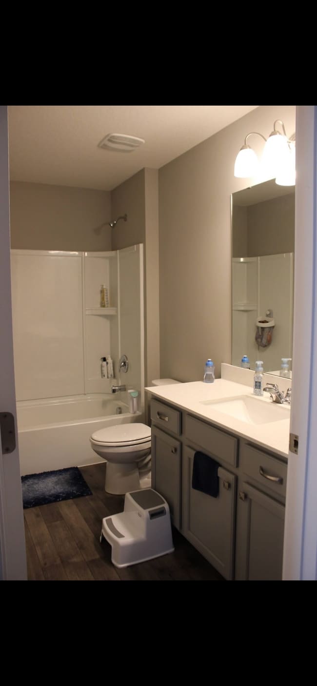 Building Photo - 11624 Pineridge Way N