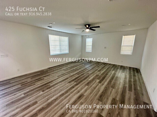 Building Photo - 425 Fuchsia Ct