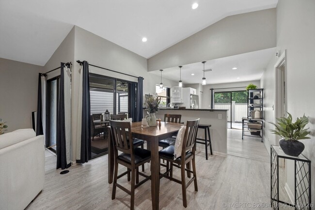 Building Photo - 2482 Bedford Mews Dr